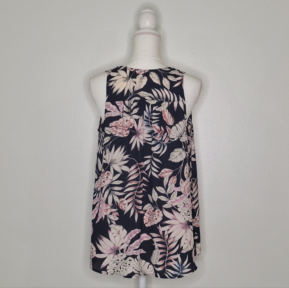 Lush Navy Tropical Print Sleeveless Casual Blouse - Picture 3 of 8